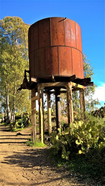 84b Rusty Water tank