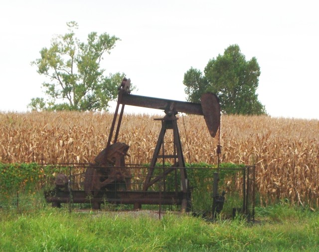 CIMG1513 Oil Well