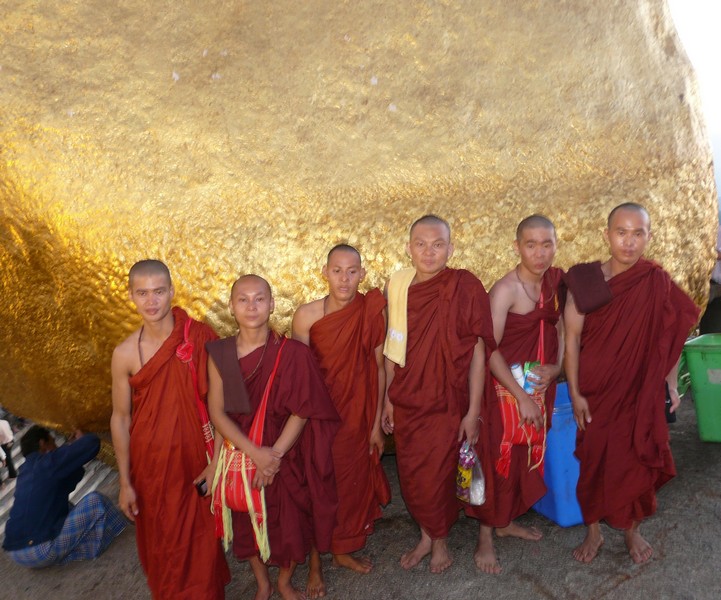 P1100097 Monks at Kyaiktiyo