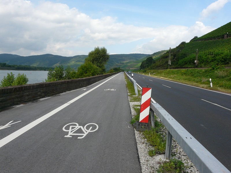 P1160113 Rhine Bike Trail